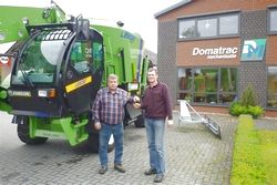 Domatrac levert mengvoerwagen 09-11-2012